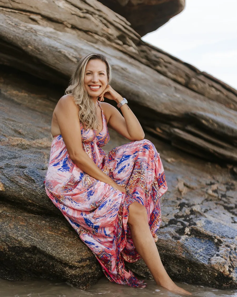 Patrícia Figueiredo hoje, sorrindo na praia